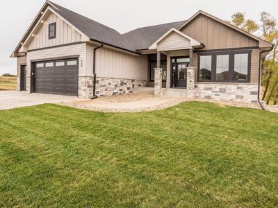 1100 N Scots Pine Dr, Sioux Falls, SD, 57110