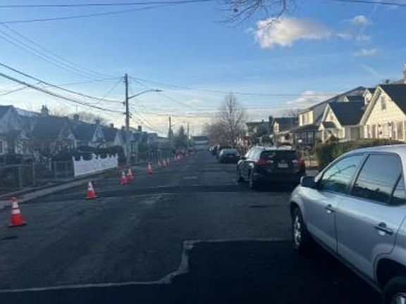 Exterior Neighborhood (street photo)