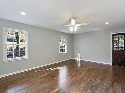 1870 Fairway Cir NE — Photo 6