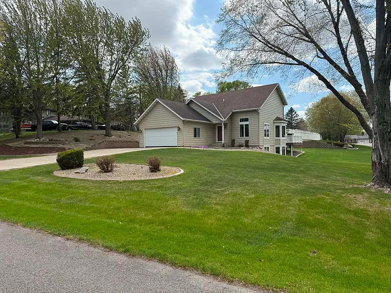 2215 Imperial Dr — Photo 32