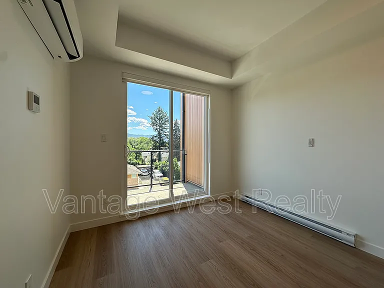 1380 Pridham Ave #305 — Photo 4