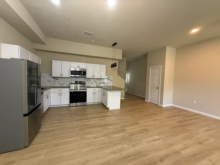 230 Heritage Ct — Photo 5