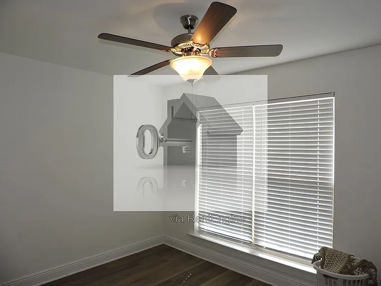2202 N E St — Photo 16