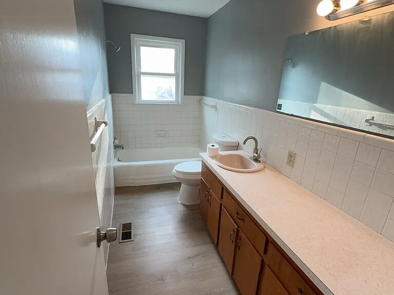 5300 S Seneca St — Photo 11
