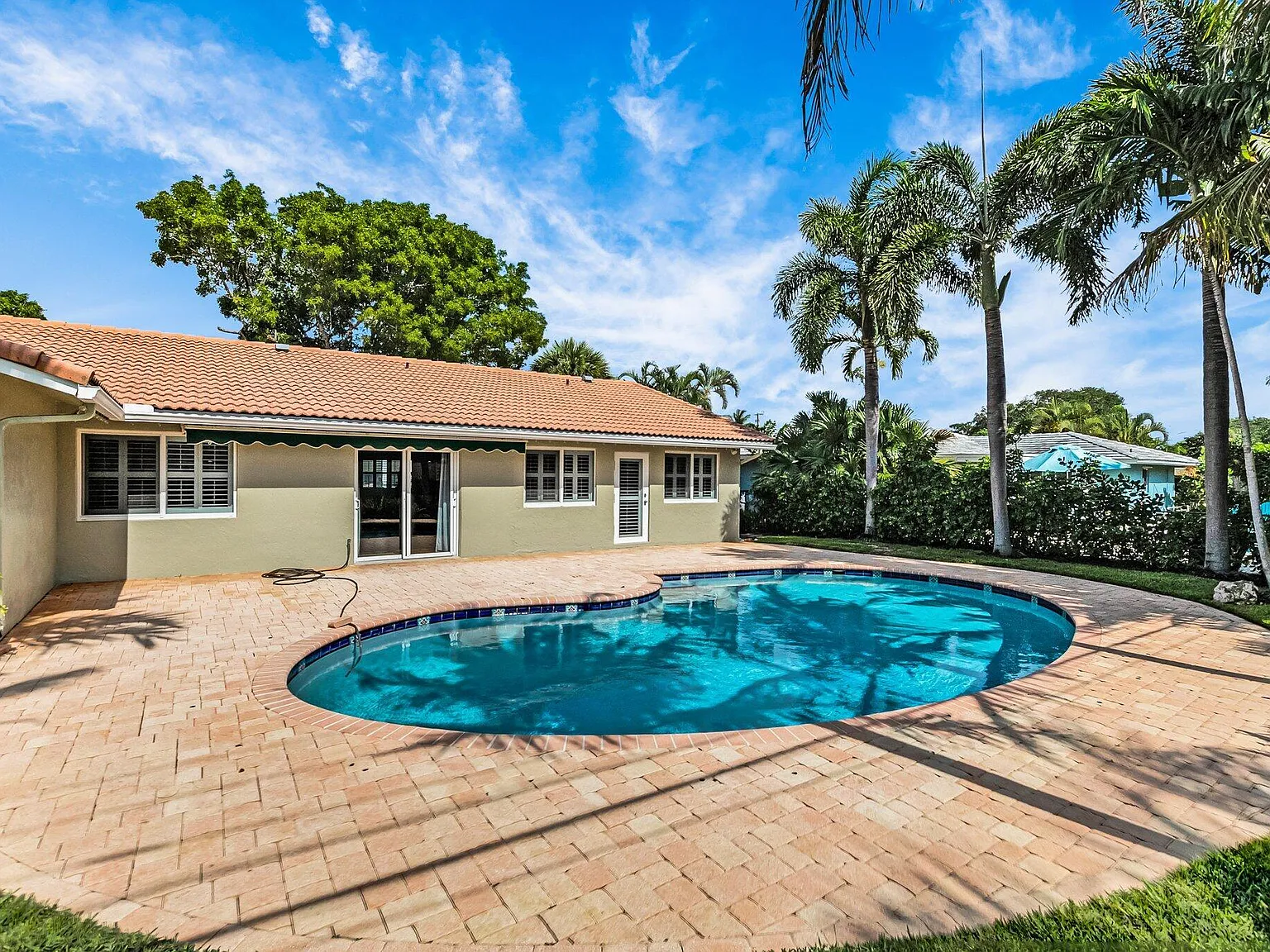 3 bed, 2.5 bath, 1884 sqft, $6,500 — Photo 1