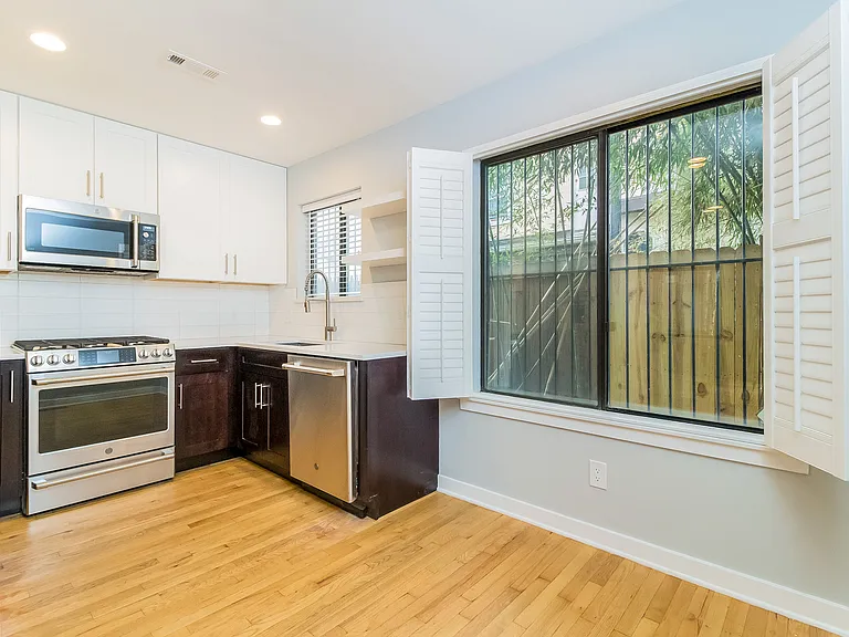 2030 South St #G — Photo 10