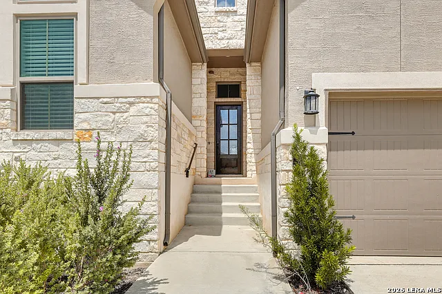 4 bed, 3.0 bath, 2828 sqft, $3,300 — Photo 3