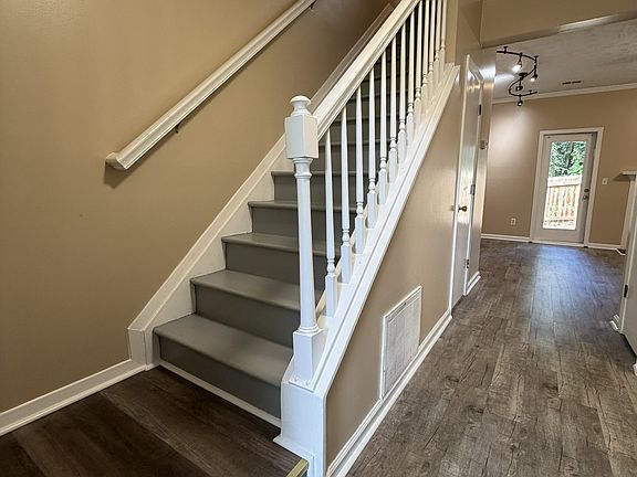 2nd image of 208 Wedgewood Way