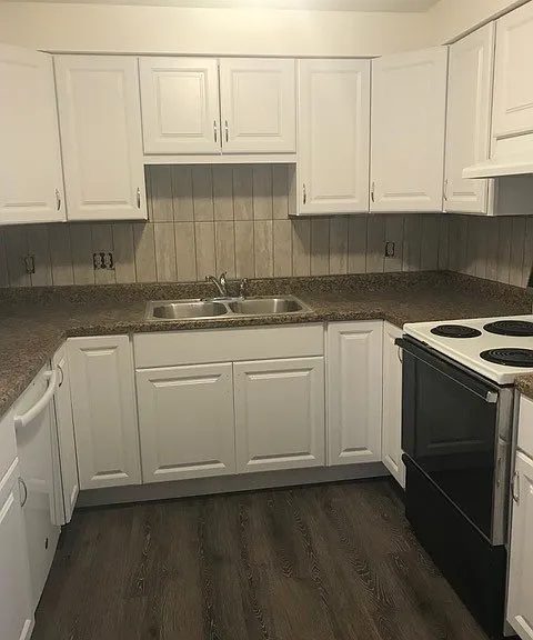 1732 Cambridge Dr — Photo 4