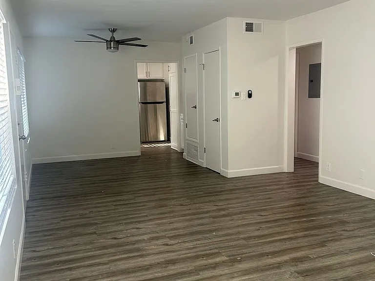1060 S Sherbourne Dr — Photo 2