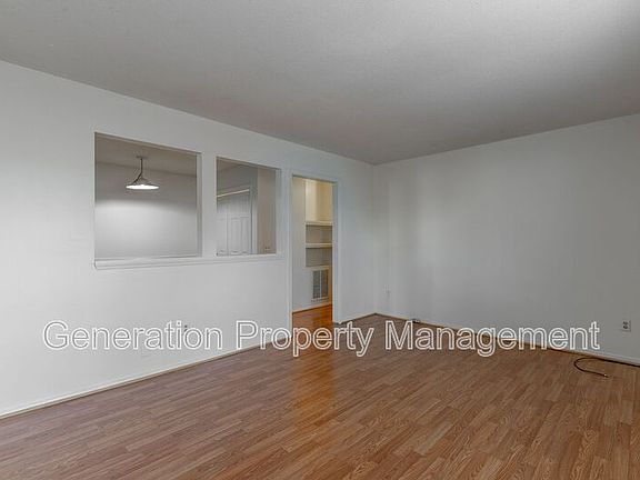 4th image of 161 Knollwood Dr #11A