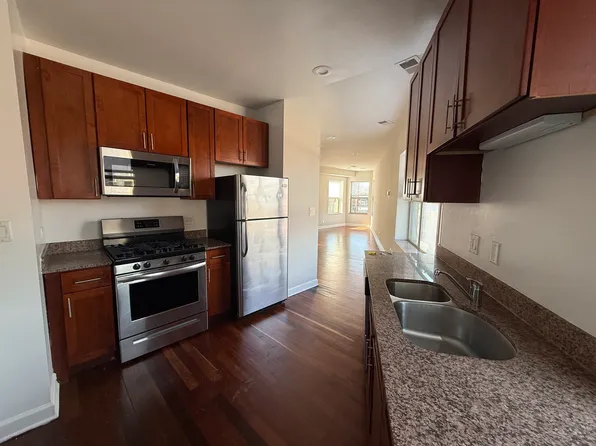 2048 W Touhy Ave APT 3, Chicago, IL 60645