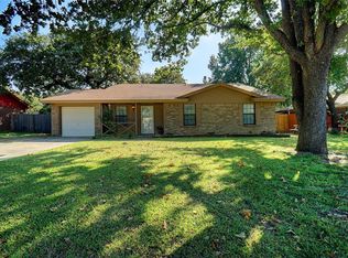 233 Lilac Ln, Azle, TX 76020