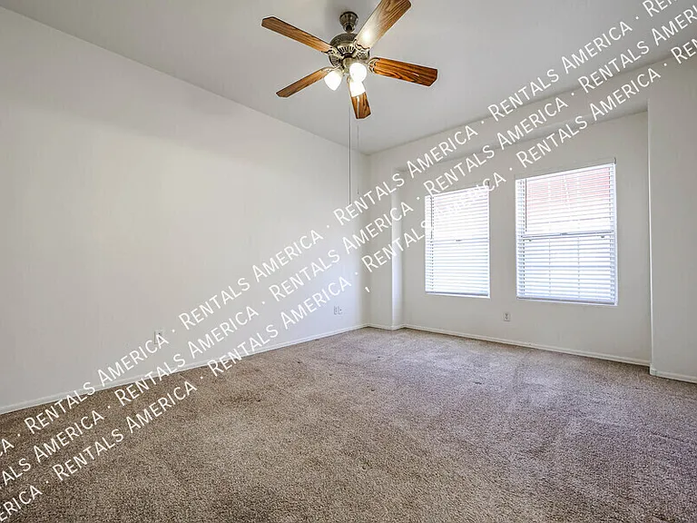 1022 W Westchester Ave — Photo 24