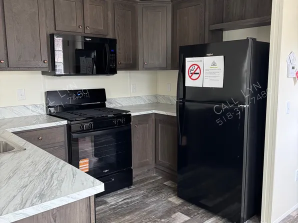 7 Saratoga Dr, Clifton Park, NY 12065