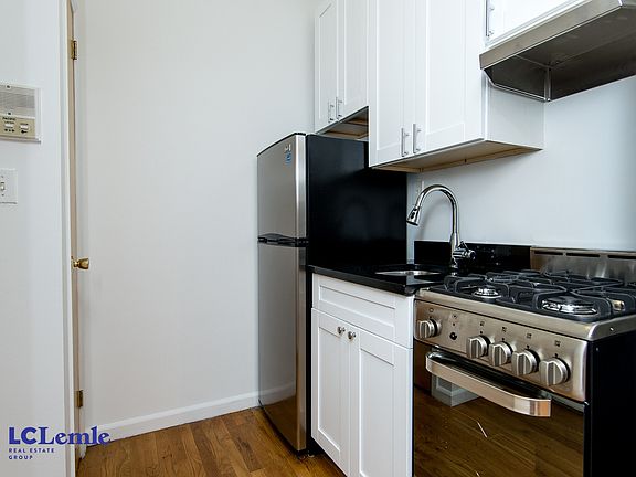 3rd image of 7 Jones St APT 3