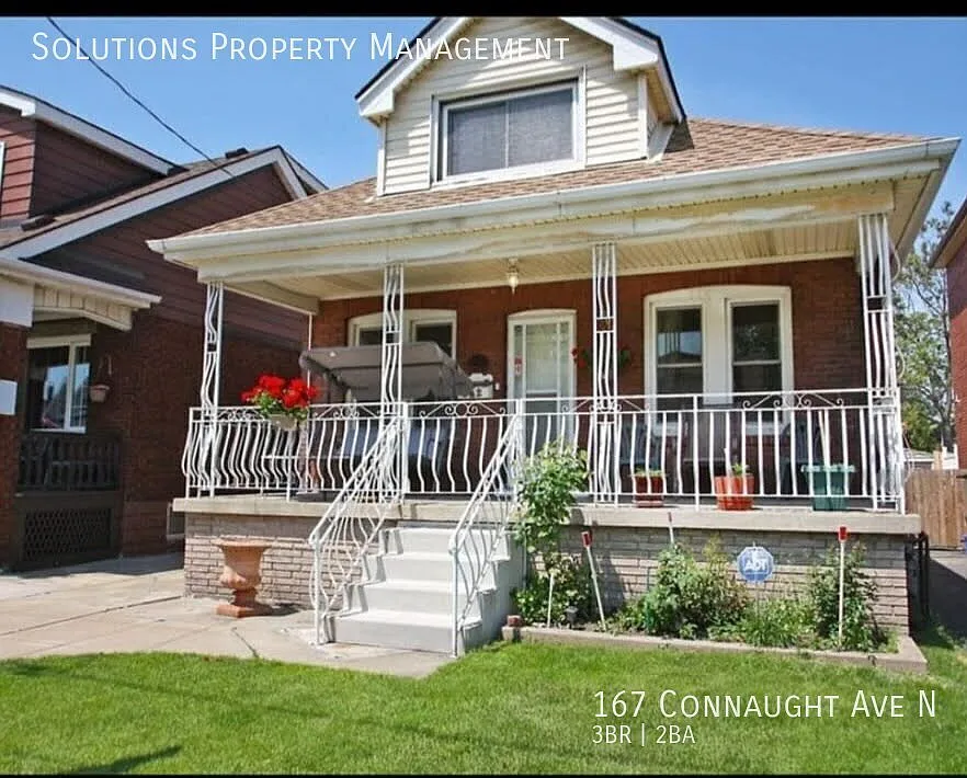 **Bright & Spacious 3-Bedroom Home with A/C, Laundry & Parking** — Photo 1