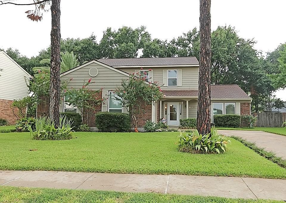 Charming 2/story brick home is awaiting your arrival in the master planned community of Copperfield.