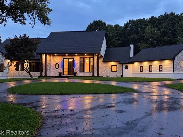 4597 Clarkston Rd, Clarkston, MI 48348