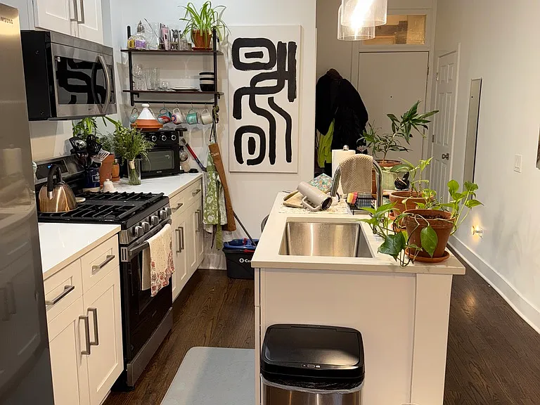 1114 N Wolcott Ave #1R — Photo 3