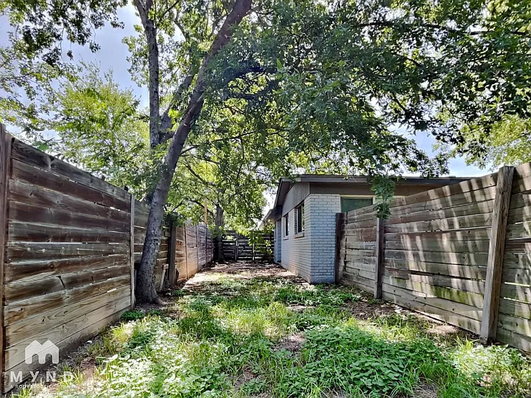 1604 Parker Ln #B — Photo 13