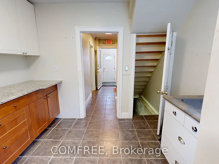 1405 King St E — Photo 5