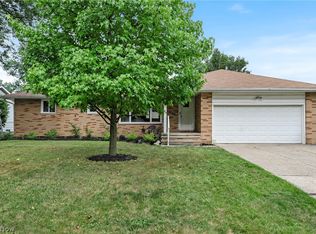 1860 Camberly Dr, Lyndhurst, OH