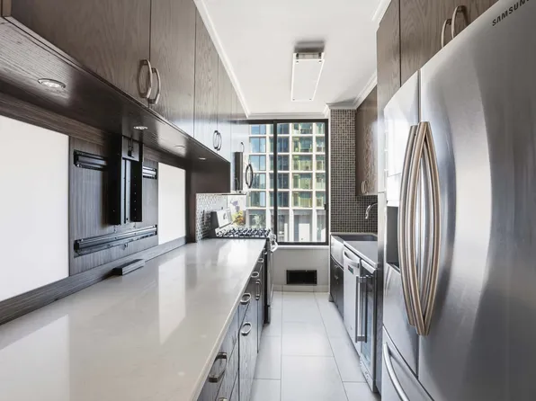 300 East 93rd Street image 7 of 23