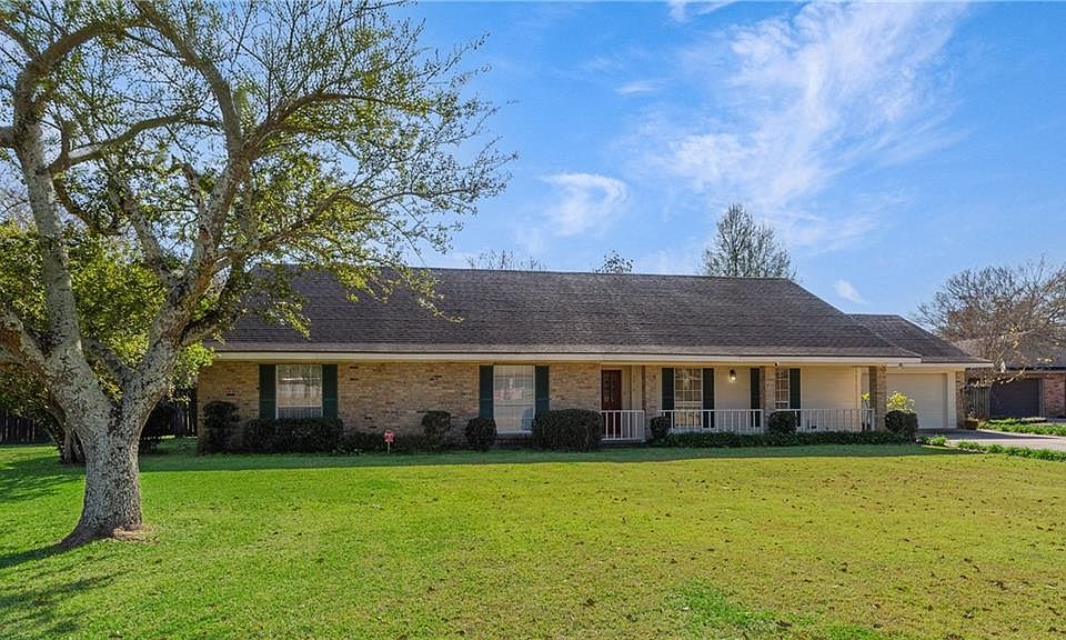 1st image of 3916 Avenue Bonne Terre