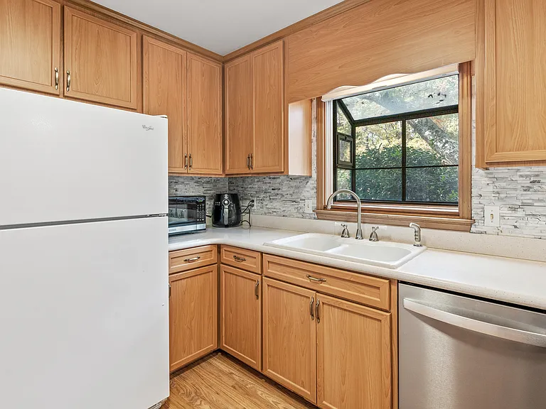 1416 Hobbs Rd — Photo 6