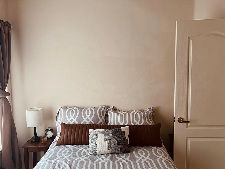 Upstairs Bedroom (full bed)