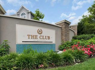 209 Clubhouse Cir, Melville, NY 11747