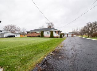 4417 Mapleton Rd, Lockport, NY 14094