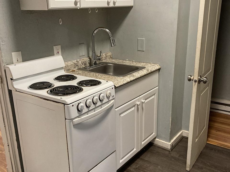 24 Charlton Street 24 Charlton St Worcester MA Zillow