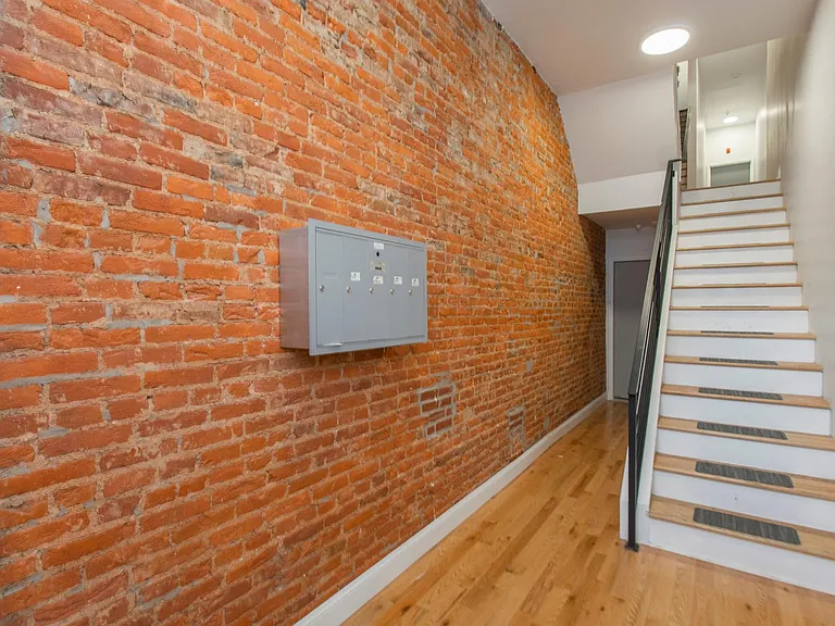 1629 Wallace St #1R — Photo 22