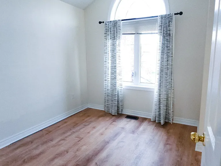 10 Keith Cres — Photo 21