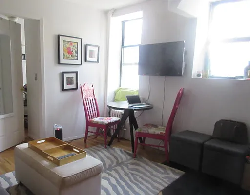 Rented by Mdrn Residential | media 19