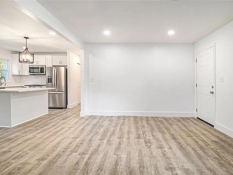 1317 Redford Dr SE — Photo 5