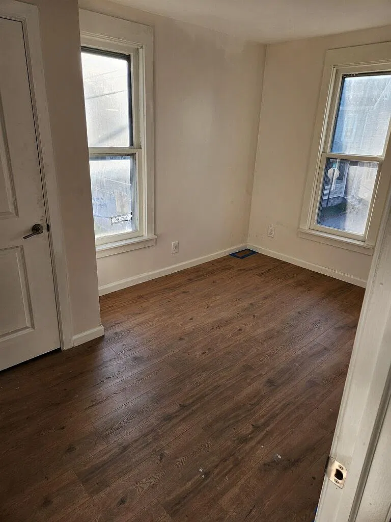 4 bed, 2260 sqft, $1,999 — Photo 3