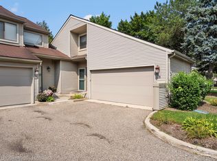 564 Victoria Ct, Rochester, MI 48307