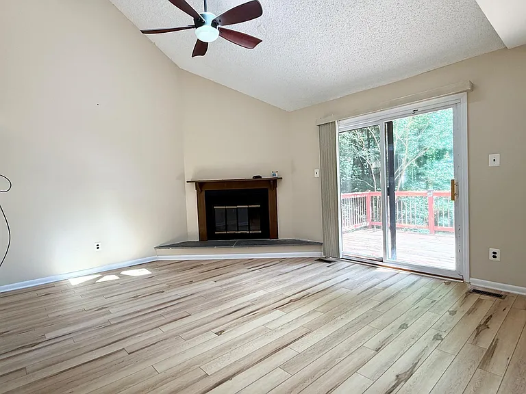 5545 Doral Dr — Photo 8