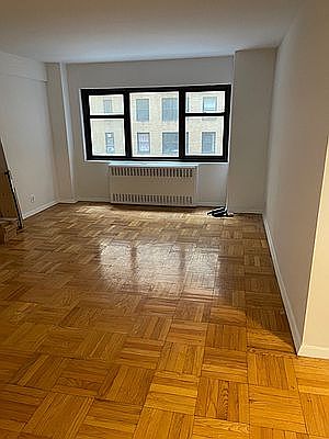 3rd image of 400 E 55th St APT 4C