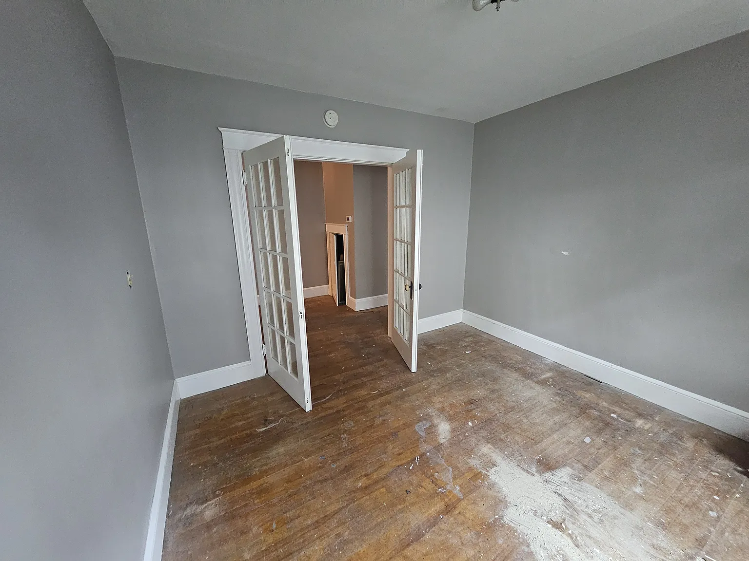 486 Woodford St — Photo 3