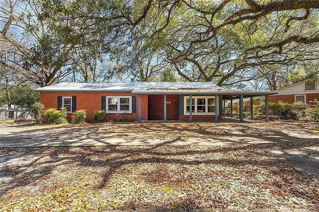 3 bed, 1.0 bath, 1342 sqft, $1,400 — Photo 1