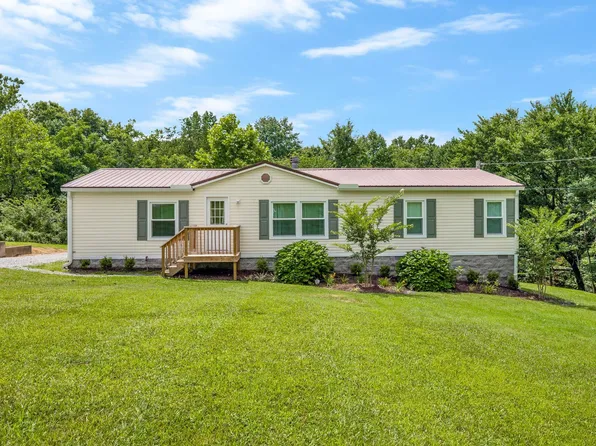 1005 Brummit Rd, Charlotte, TN 37036