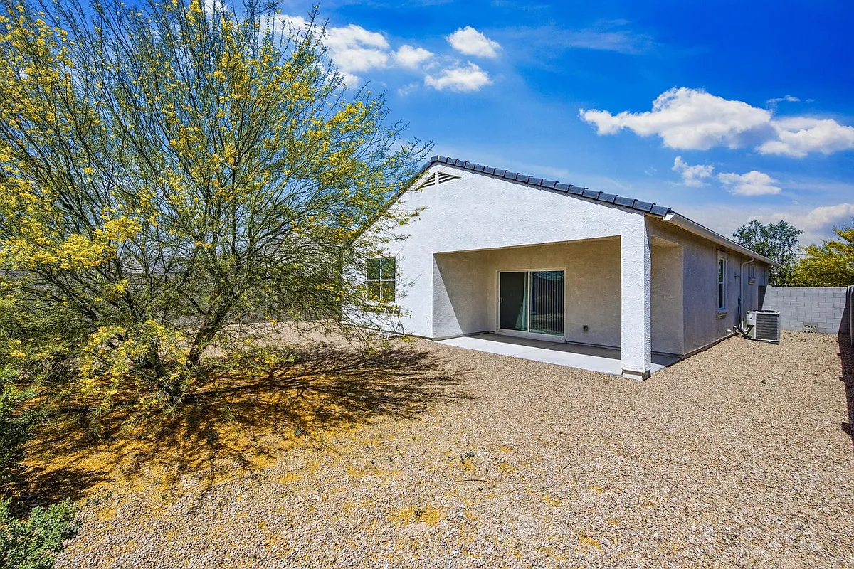 Building Photo - 1033 W Avalon Canyon Dr