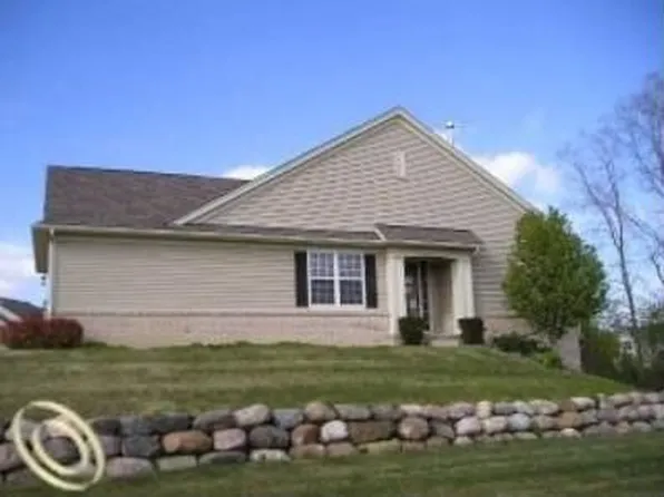 5947 Baypointe Blvd #1, Clarkston, MI 48346