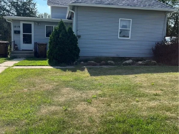 1219 Spencer St, Grinnell, IA 50112