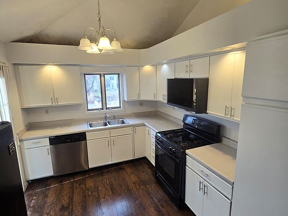 4th image of 923 Vankirk St
