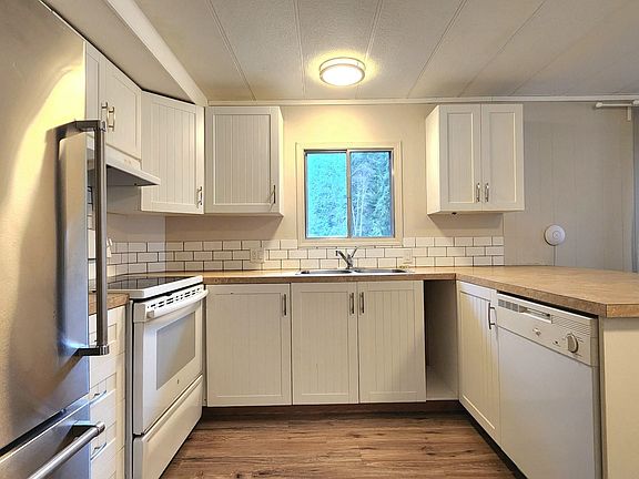 5th image of 9304 Lillooet Riv